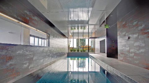 A Modern 2BR CBD Apt City Views FREE Parking - Accommodation Gladstone 4