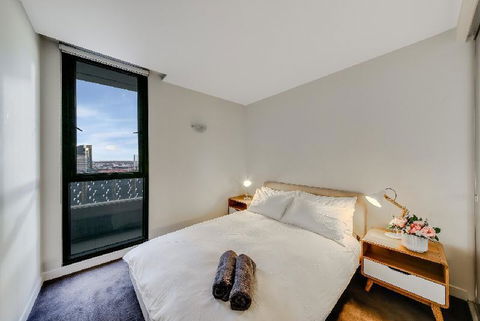 A Modern 2BR CBD Apt City Views FREE Parking - Accommodation Gladstone 6