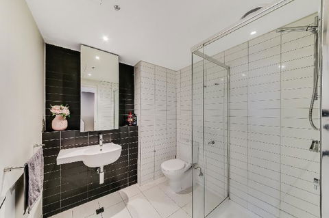A Modern 2BR CBD Apt City Views FREE Parking - Accommodation Gladstone 1