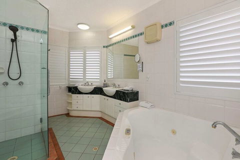 PRTFINO Ultimate Penthouse - Accommodation Gladstone 5