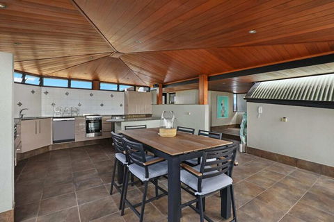 PRTFINO Ultimate Penthouse - Accommodation Gladstone 4