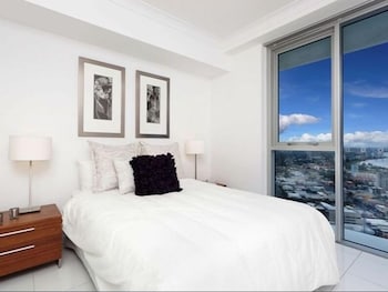 Panoramic Views At Sub Penthouse Apt - Accommodation Gladstone 1