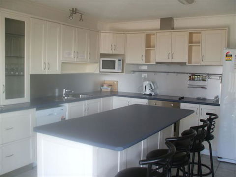 St Helens On The Bay Apartments - Accommodation Gladstone 6