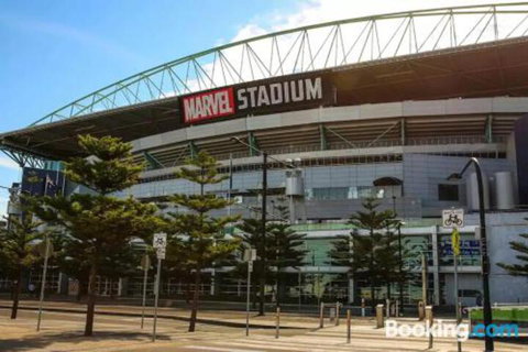 An Exquisite 2BR Apt With Stunning City Views - Accommodation Gladstone 0