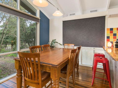 Hakea Bush Cabin - Accommodation Gladstone 2