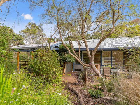 Hakea Bush Cabin - Accommodation Gladstone 6