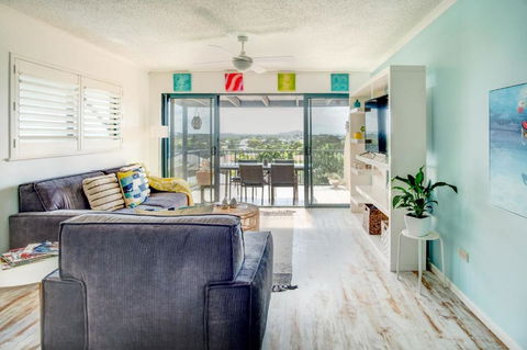 Coolum Beach 3 Level Townhouse Private Rooftop Terrace Spa Overlooking Mount Coolum - Accommodation Gladstone 2