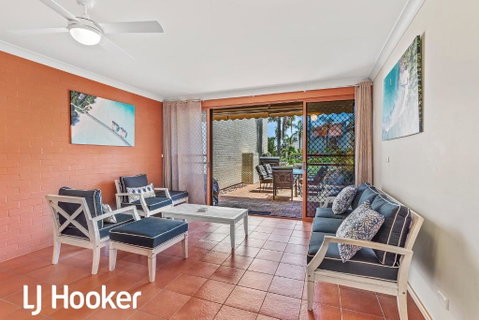 Amazing Waterfront Location Pool Beach Water Views Tropical Gardens - Accommodation Gladstone 3