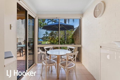 Amazing Waterfront Location Pool Beach Water Views Tropical Gardens - Accommodation Gladstone 5