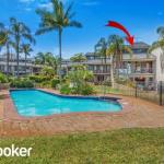 Amazing Waterfront Location Pool Beach Water Views Tropical Gardens - Accommodation Gladstone 0