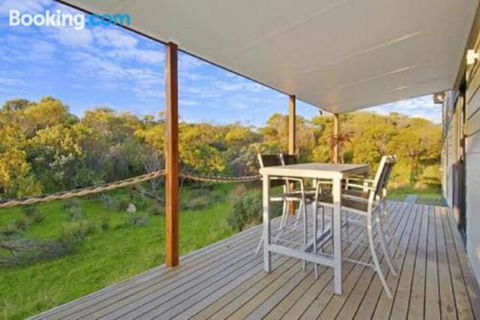 A One One Two At Island Beach - Accommodation Gladstone 4