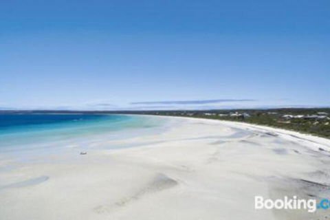 A One One Two At Island Beach - Accommodation Gladstone 0
