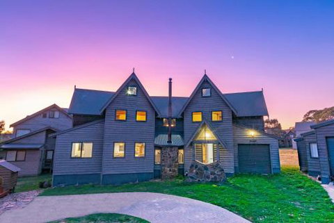 Banjos Chalet Alpine Getaways - Accommodation Gladstone 0