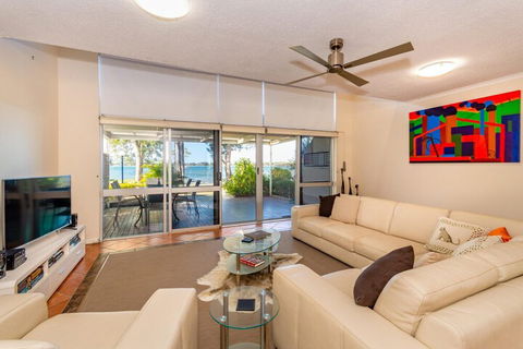 Treat Yourself To Something Special! - Accommodation Gladstone 5
