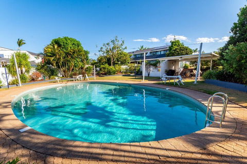 Treat Yourself To Something Special! - Accommodation Gladstone 2