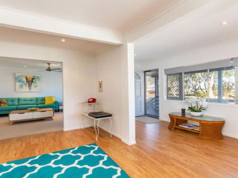 Dog Lovers Retreat Beachmere - Accommodation Gladstone 4