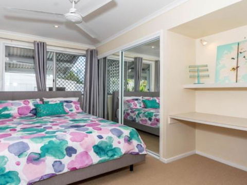 Dog Lovers Retreat Beachmere - Accommodation Gladstone 2