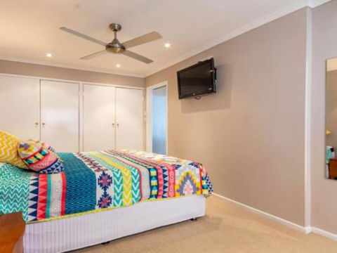 Dog Lovers Retreat Beachmere - Accommodation Gladstone 6