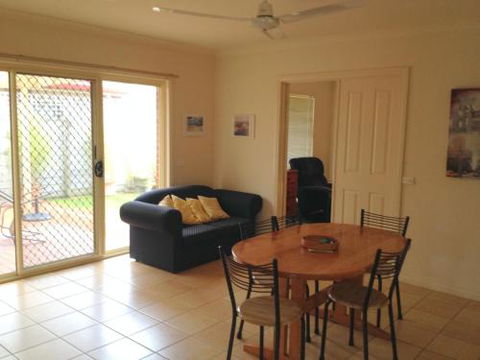 Paradise At The Beach Rosebud - Accommodation Gladstone 1