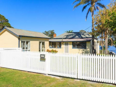 On Golden Ponds At Erowal Bay 4pm Check Out Sundays - Accommodation Gladstone 3