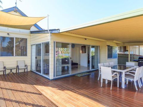 On Golden Ponds At Erowal Bay 4pm Check Out Sundays - Accommodation Gladstone 6