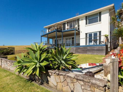 PENZANCE Gerroa Beachfront To Shelley Beach & 4pm Check Out Sundays - Accommodation Gladstone 3