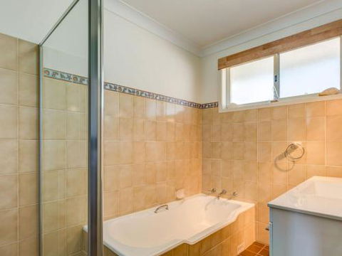 PENZANCE Gerroa Beachfront To Shelley Beach & 4pm Check Out Sundays - Accommodation Gladstone 2