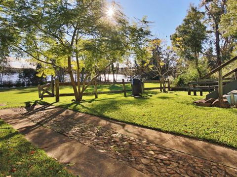 The Lake House At Erowal Bay 4pm Check Out Sundays - Accommodation Gladstone 0