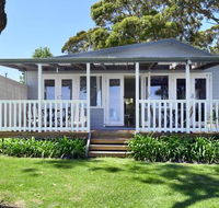 The Waterfront House 4pm Check Out Sundays - Accommodation Gladstone