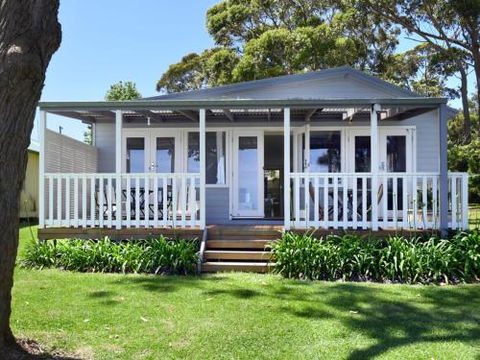 The Waterfront House 4pm Check Out Sundays - Accommodation Gladstone 0