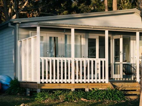 The Waterfront House 4pm Check Out Sundays - Accommodation Gladstone 5
