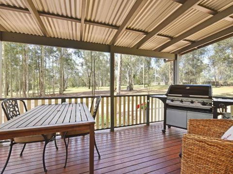 Olive Grove Villa 3 Suite With Large Bath - Accommodation Gladstone 3