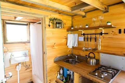 Ardingly Tiny House - Accommodation Gladstone 1