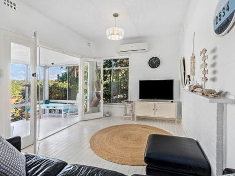 BOMBORA Gerroa 4pm Check Out Sundays - Accommodation Gladstone 4
