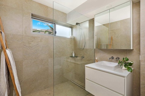SPECTACULAR OCEAN FRONT Sounion6 - Accommodation Gladstone 4