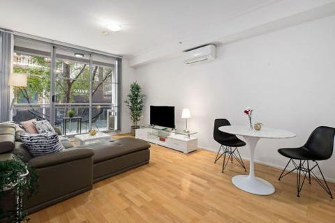 A Bright & Stylish Studio Next To Darling Harbour - Accommodation Gladstone 4