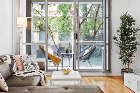 A Bright & Stylish Studio Next To Darling Harbour - Accommodation Gladstone 0