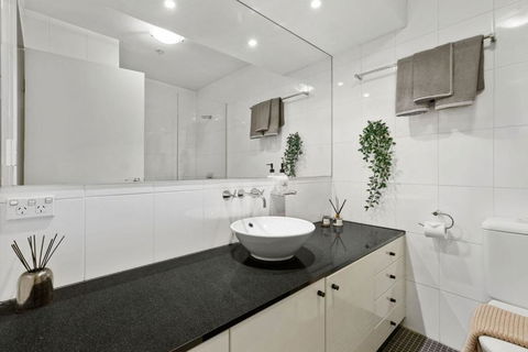 A Cozy & Modern Studio Next To Darling Harbour - Accommodation Gladstone 5