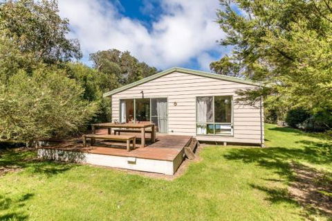 Sixteen Ash Ave Sandy Point - Accommodation Gladstone 1