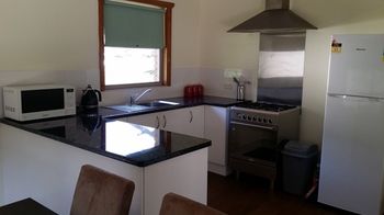 Strahan Holidays - Accommodation Gladstone 6
