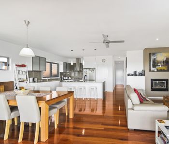 SUNNY DAZE BONNY HILLS - Accommodation Gladstone 4
