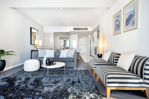 H Residences 2 Bedroom Ocean View In Surfers Paradise - Accommodation Gladstone 1