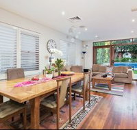 Stunning East Suburb Coastal Home H373 - Accommodation Gladstone