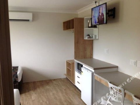 BEST WESTERN CASTLE LODGE MOTEL - Accommodation Gladstone 0