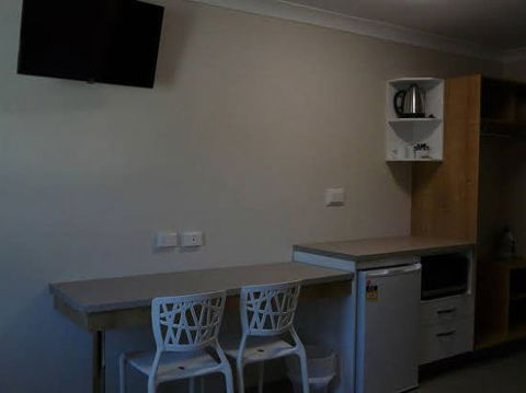 BEST WESTERN CASTLE LODGE MOTEL - Accommodation Gladstone 1