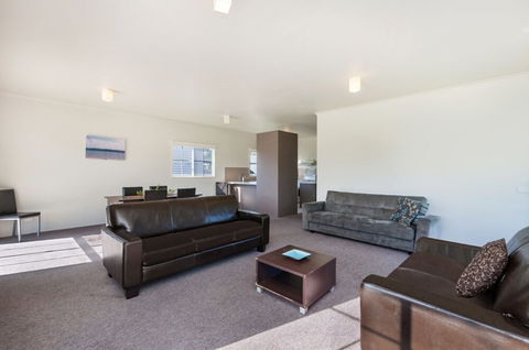Julieanne - Accommodation Gladstone 6