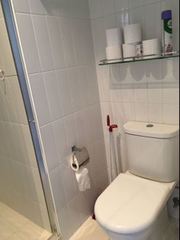 V Apartment - Accommodation Gladstone 5