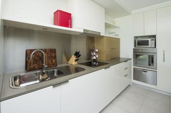 Blue On Blue Apartment 811 - Accommodation Gladstone 1