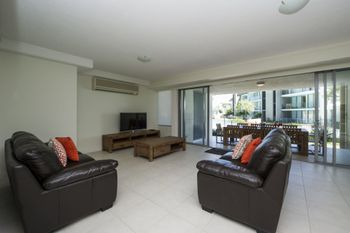 Blue On Blue Apartment 811 - Accommodation Gladstone 4