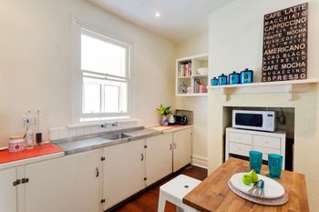 Cottesloe Sunnyside Cottage - Accommodation Gladstone 5